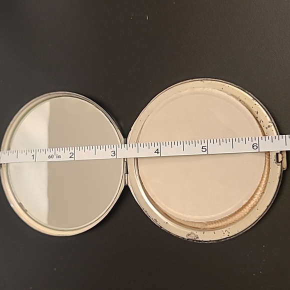 Vintage powder compact - Picture 9 of 9